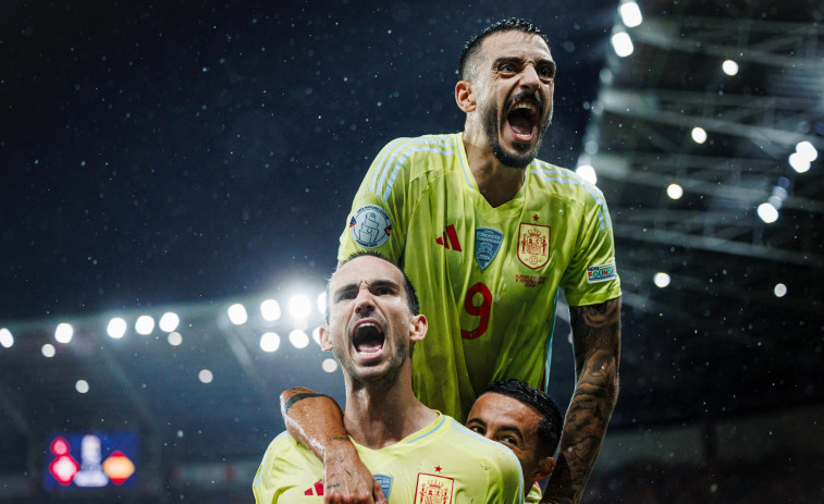 España resiste y golea en Suiza a pesar de jugar con uno menos (1-4)