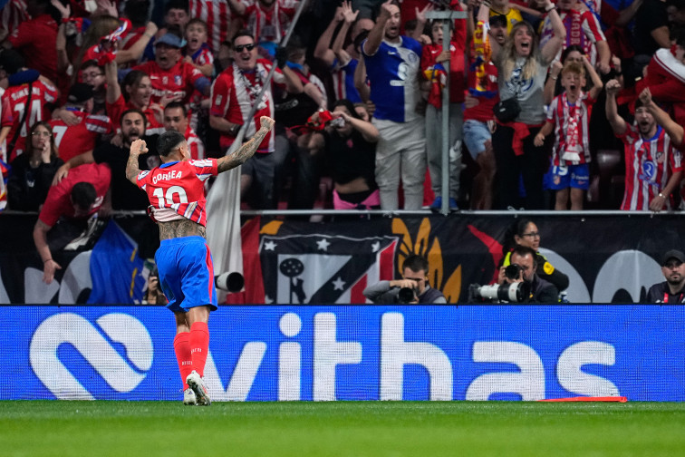 La sanción que podría recibir el Atlético tras lanzar objetos a Courtois en el derbi madrileño