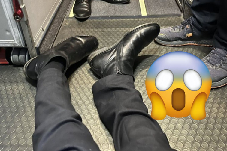 ¡Increíble! Un periodista de la BBC, obligado a arrastrarse en pleno vuelo por una impactante razón