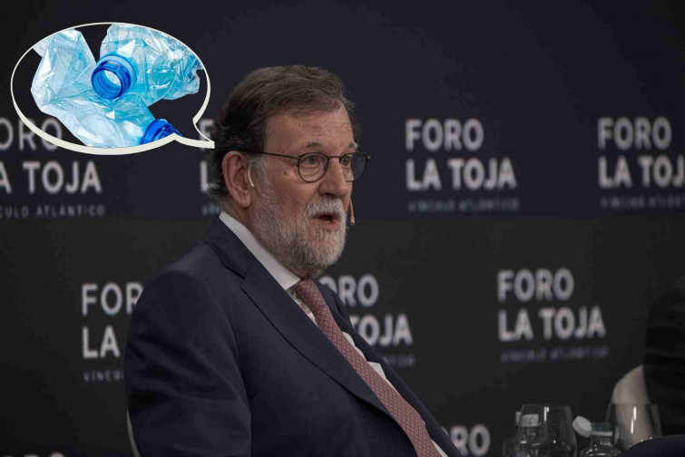 VÍDEO | El gran drama de Rajoy: no sabe beber agua con los nuevos tapones adheridos a las botellas