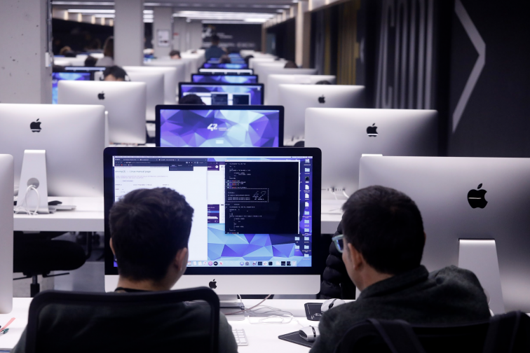 42 Barcelona, el campus gratuito donde aprender tecnología programando