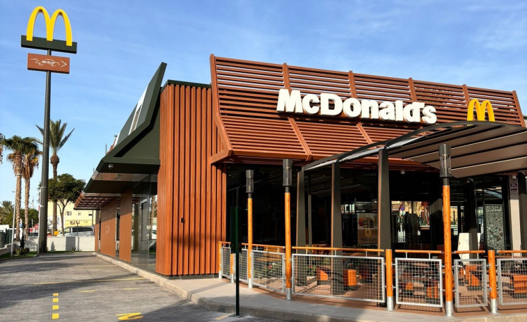 Un gran brote de E. coli deja temblando el negocio de McDonald's
