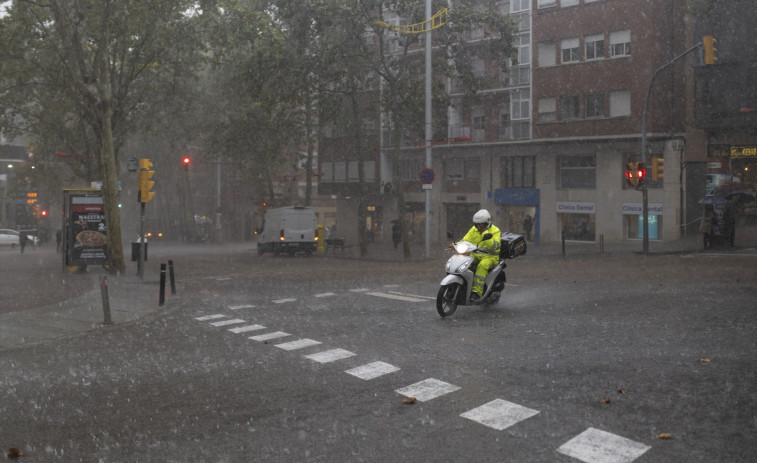 Cerrada la estación de la L3 de Liceu por las lluvias torrenciales en Barcelona
