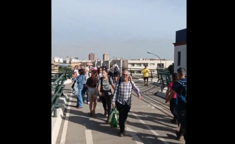 VÍDEO. Cada vez más gente acude a ayudar  