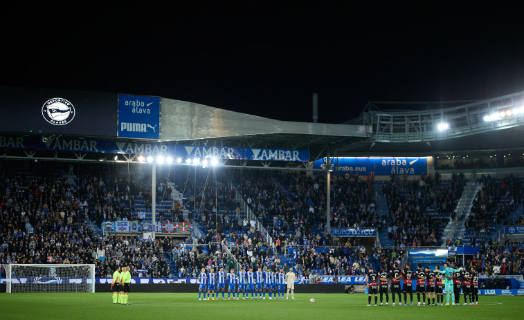 VÍDEO | Estremecedor minuto de silencio en el primer partido de LaLiga tras el desastre de la DANA