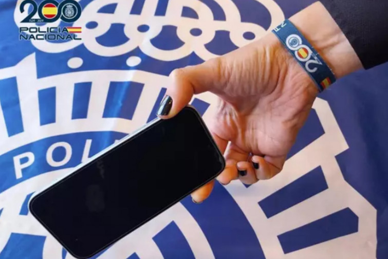 Detenida una adolescente por robar teléfonos móviles de alta cama a sus compañeras de clase