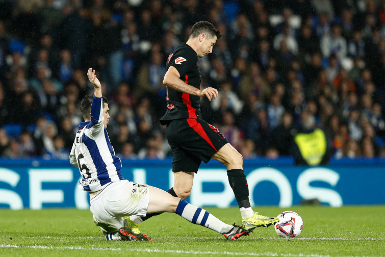 Las redes estallan contra el gol robado a Lewandowski: 