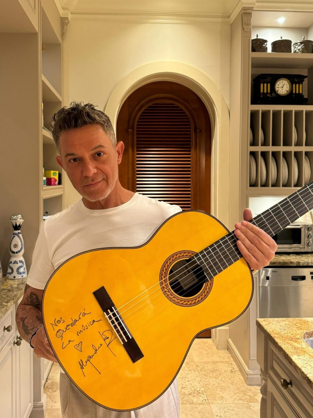 EuropaPress 6377017 alejandro sanz guitarra