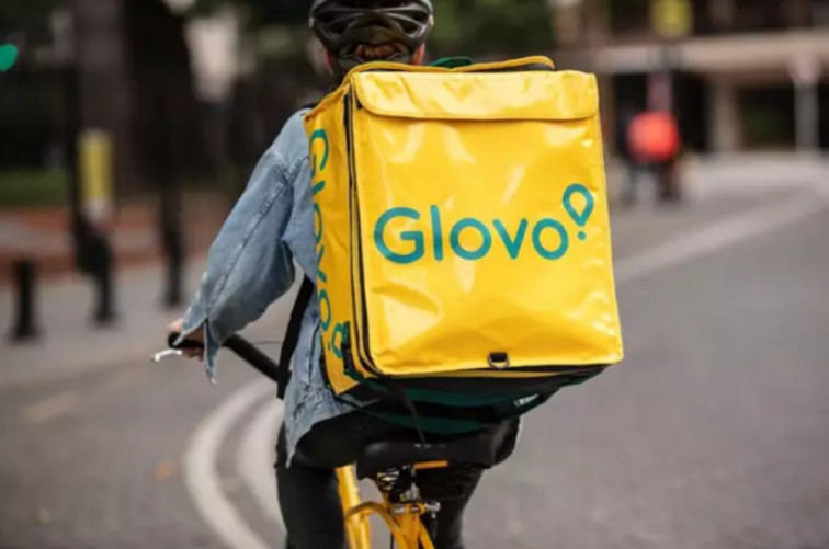 Glovo hará contratos laborales a sus repartidores en España: cambio radical de modelo