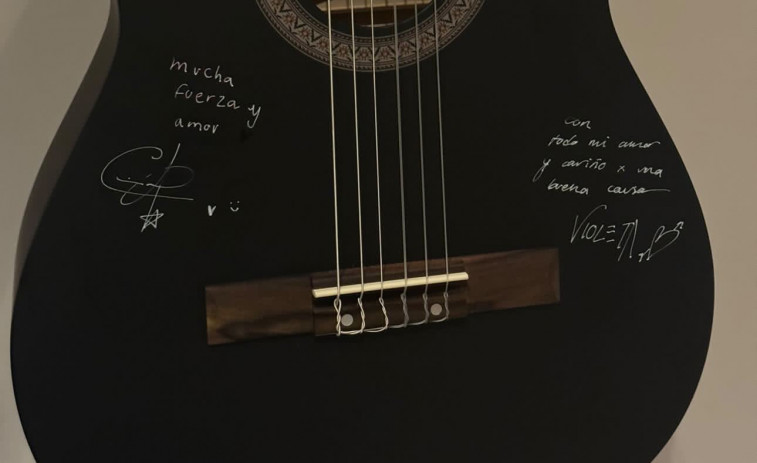 60 artistas españoles subastan guitarras para ayudar a los más afectados por la DANA