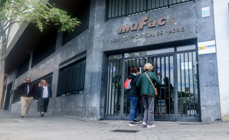 El Gobierno negocia con aseguradoras para evitar que los funcionarios se queden sin sanidad privada