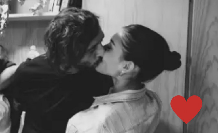 Hiba Abouk formaliza su relación con Antonio Revilla y cuelga una foto dándose un beso en Instagram