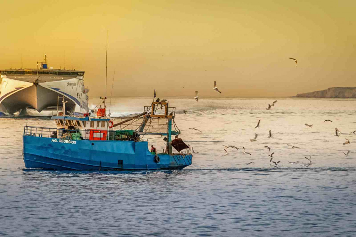 Barco pesquero en el Mediterráneo