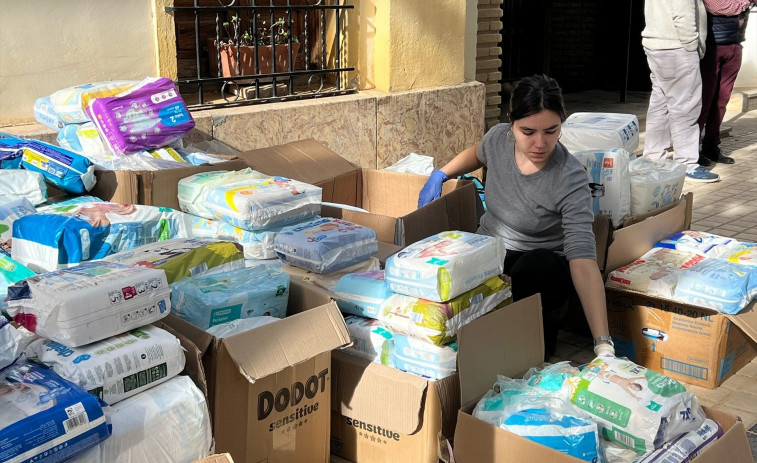 Cerca de cien voluntarios han acudido para ayudar a la Comunidad Valenciana el día de la Constitución