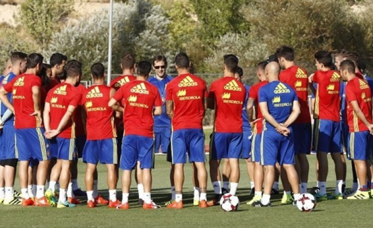 Lopetegui, primer entrenamiento a puerta abierta y sin Piqué