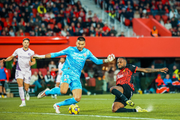 El Girona se deja remontar en Mallorca y no consigue reaccionar ante diez jugadores (2-1)