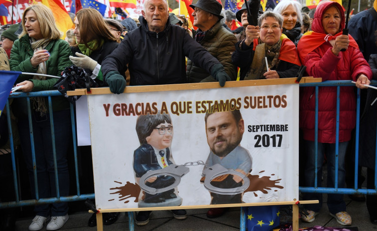 Del 'Puigdemont a prisión' a buscar su apoyo: el giro inesperado de PP y Vox en apenas un año