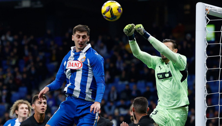 Empate agrio entre Espanyol y Valencia un duelo directo por la permanencia (1-1)