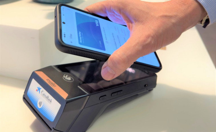 CaixaBank regala más de 45.000 tarjetas prepago para los empleados como regalo de Navidad