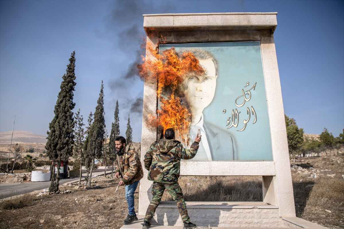 EuropaPress 6404043 filed 10 december 2024 syria damscus man burns picture of bashar al assad