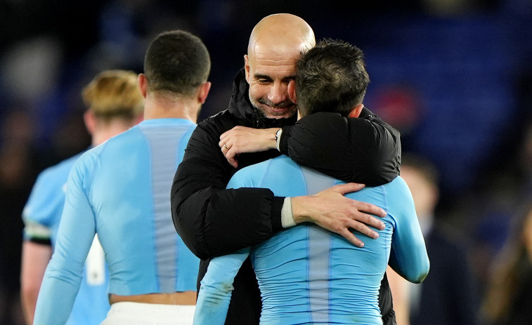 El Manchester City gana seis partidos después y se toma un respiro (0-2)