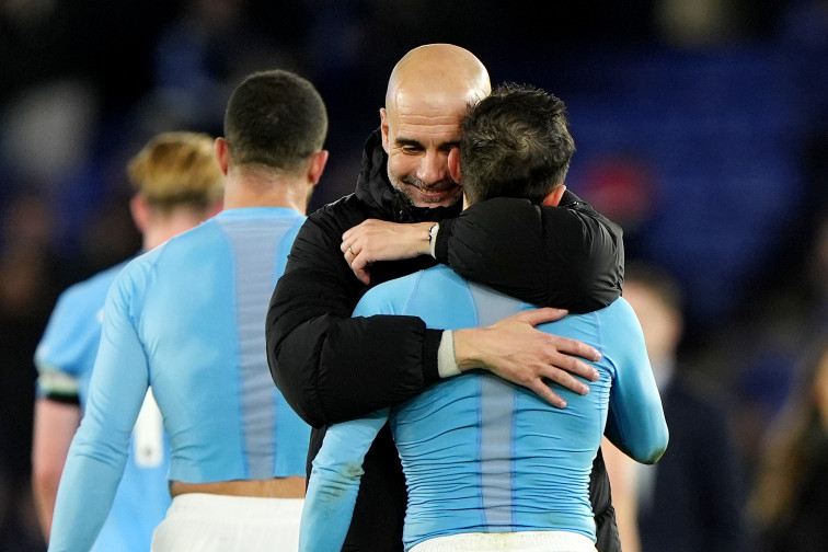 El Manchester City gana seis partidos después y se toma un respiro (0-2)