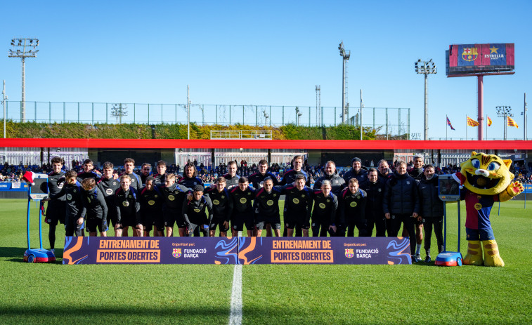 El Barça abre las puertas y se entrena en el Johan Cruyff ante 5.000 aficionados