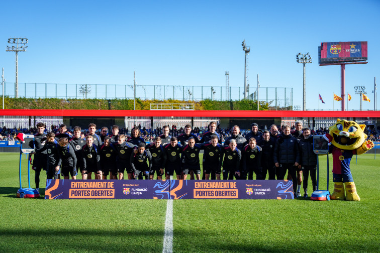 El Barça abre las puertas y se entrena en el Johan Cruyff ante 5.000 aficionados