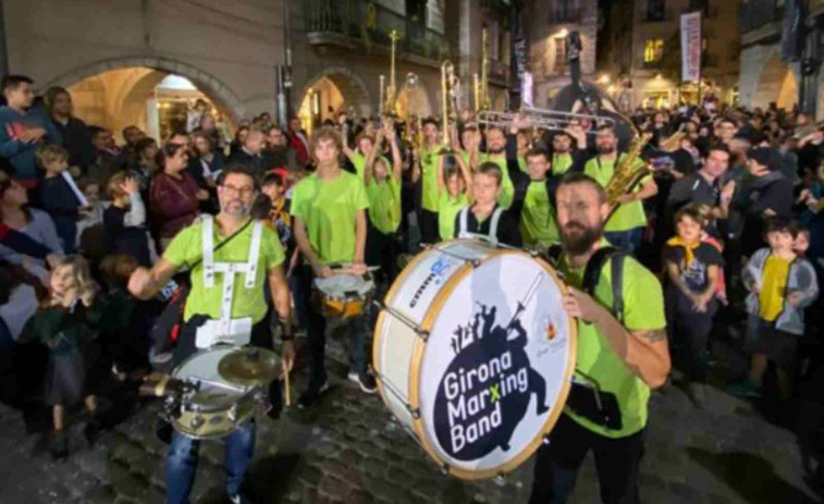 Recibe el 2025 con ritmo en Girona: Celebra las campanadas y disfruta de la cercavila más festiva