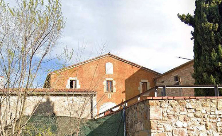 La justicia obliga a Albiol a dar cobijo inmediato a cuatro personas desalojadas de un albergue en Badalona