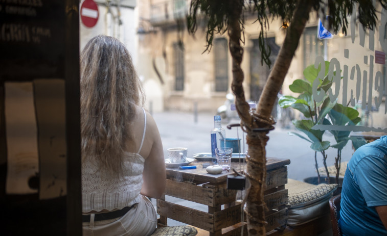 Barcelona prohíbe desde el 1 de enero las estufas de combustión de gas en terrazas de locales
