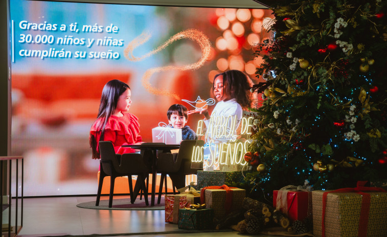 CaixaBank entrega 34.000 regalos a niños en situación vulnerable con el programa 'El Árbol de los Sueños'