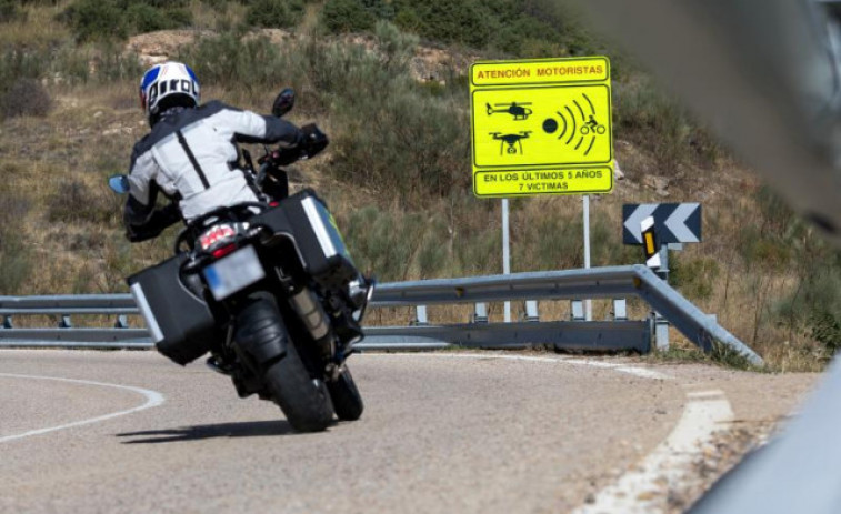 Si circulas en moto o bici, esto te interesa: la DGT cambia las reglas del juego