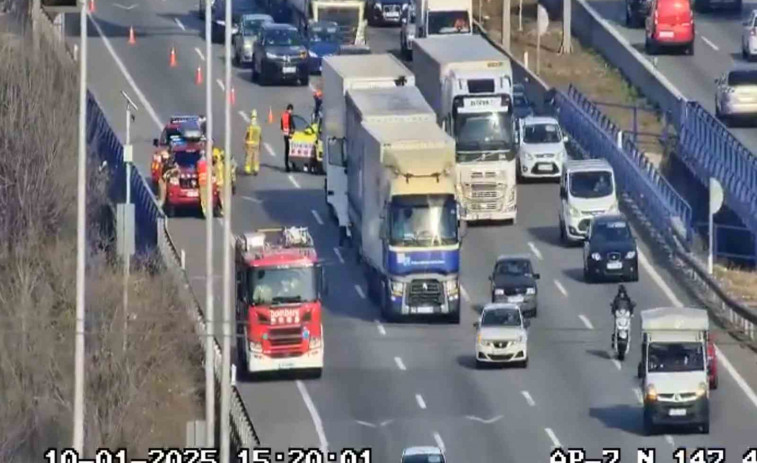 Caos en la AP-7: choque entre dos camiones provoca colas kilométricas en sentido Tarragona