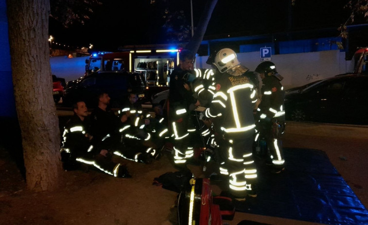Un herido muy grave y otro grave en dos incendios simultáneos este sábado en Barcelona