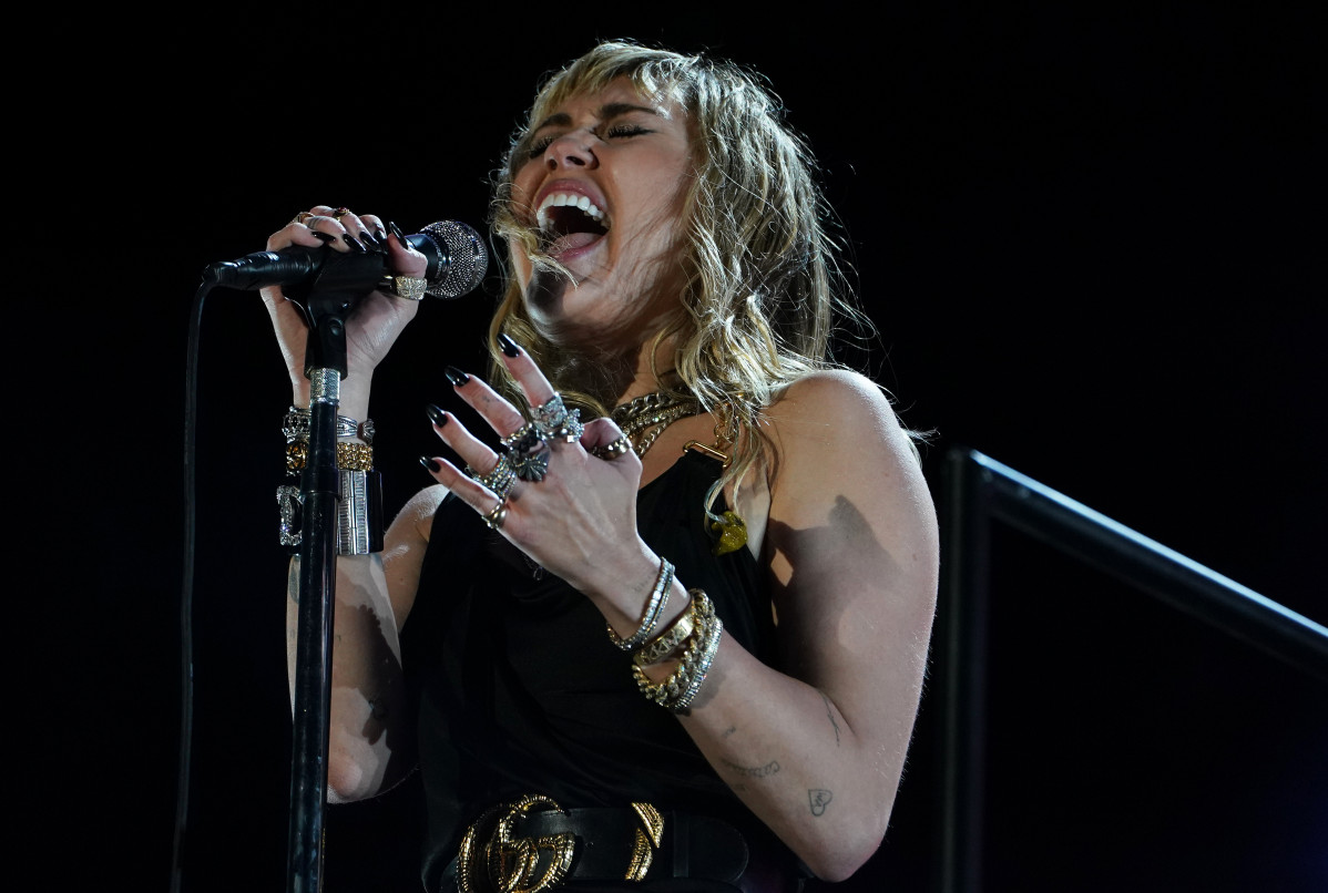 EuropaPress 2162724 26 may 2019 england marton in cleveland us singer miley cyrus preforms on