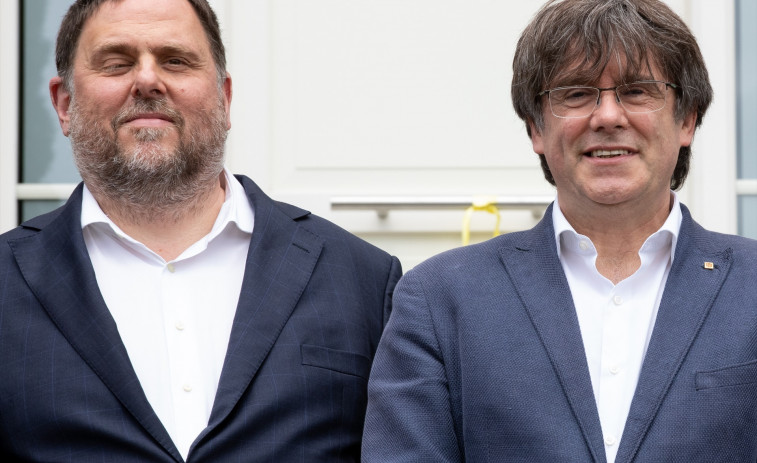 Junqueras escenifica su vuelta al ruedo político frente a Puigdemont