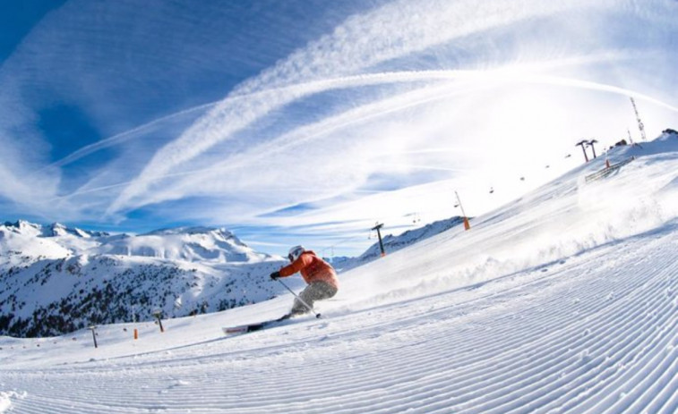 Esquí, snowboard, travesía... los deportes de invierno piden paso