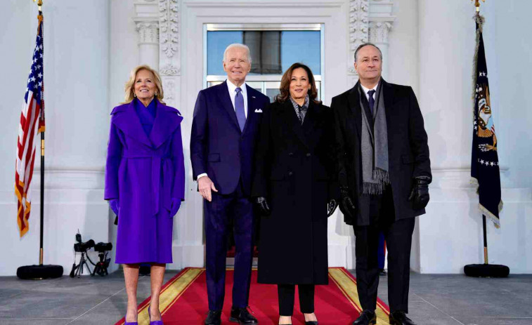 El último posado de Joe Biden y Kamala Harris en la Casa Blanca: la foto que marca el cambio de era