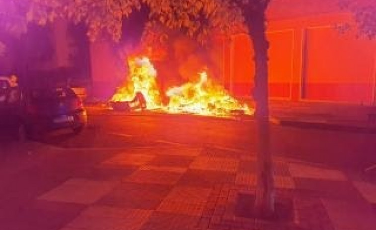 Detenido por un robo con fuerza el autor de la quema de 32 contenedores en Reus