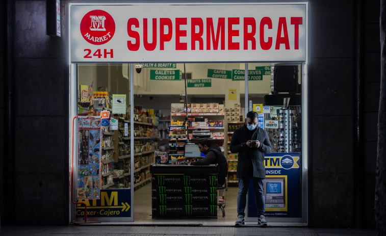 Barcelona detectó en diciembre 24 infracciones laborales en supermercados 24 horas del Eixample