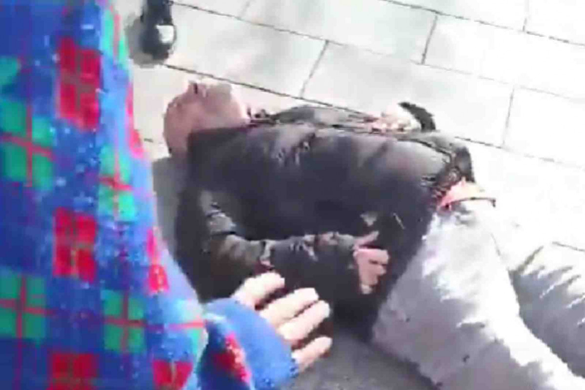 Hombre herido por los activistas de extrema izquierda