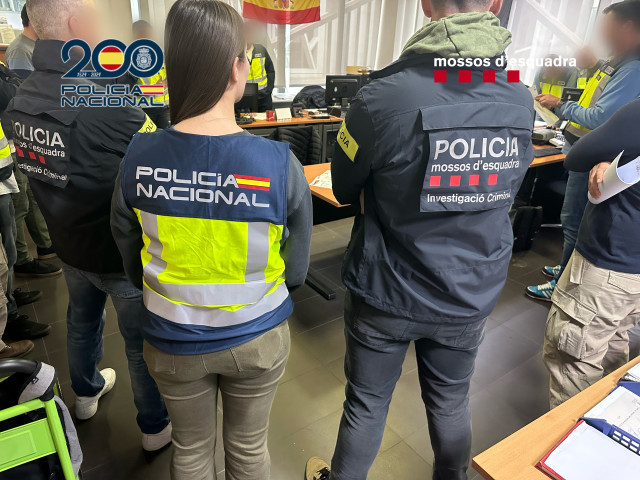 Seis detenidos en Alicante vinculados a un desembarco de cuatro toneladas de hachís en L'Ametlla de Mar, Tarragona