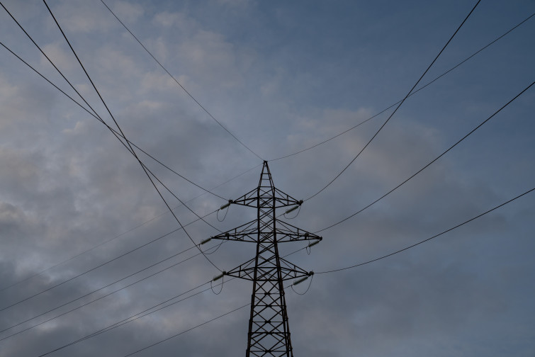 El precio de la luz cae este lunes hasta 21,79 euros/MWh, el nivel más bajo desde hace dos meses