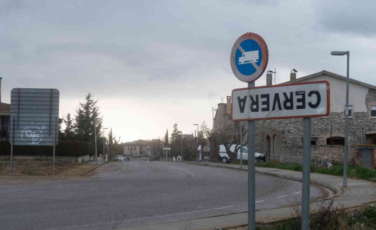 ¡Carteles de municipios al revés! Agricultores catalanes protestan: 