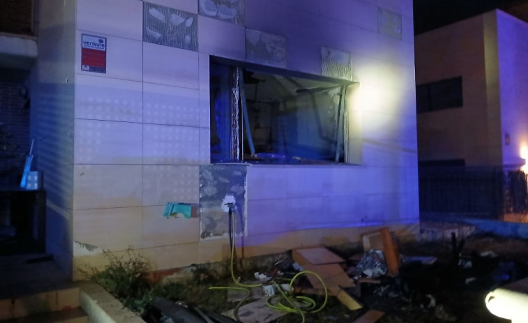 Herido crítico al explotar una bombona de butano en un piso de Sant Llorenç d'Hortons (Barcelona)