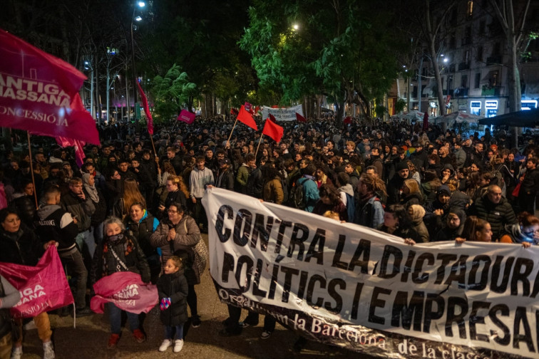 Unas 1.000 personas se movilizan en contra el desalojo de la Antiga Massana de Barcelona