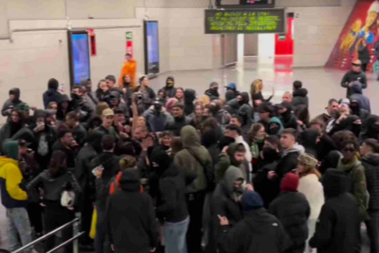 Caos en el metro de Barcelona: una 'rave' ilegal paraliza el transporte y deja múltiples daños