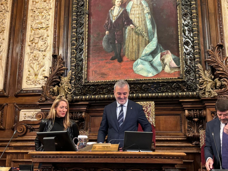 La extraña alianza entre Junts, PP y Comuns para debilitar a Collboni