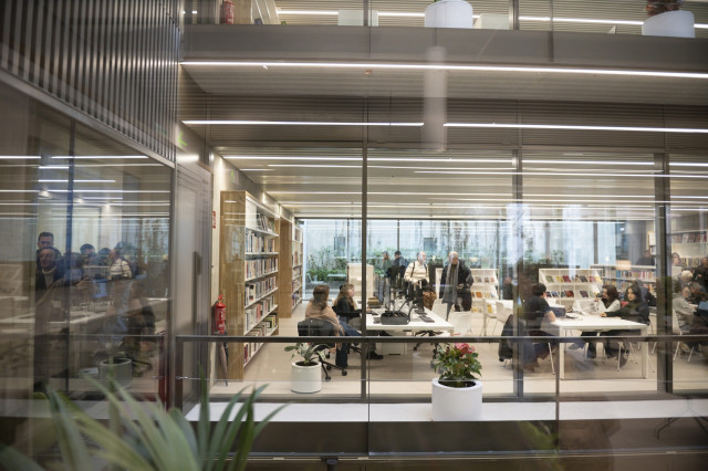 El barrio barcelonés de Sarrià estrena biblioteca después de más de 30 años reivindicándola